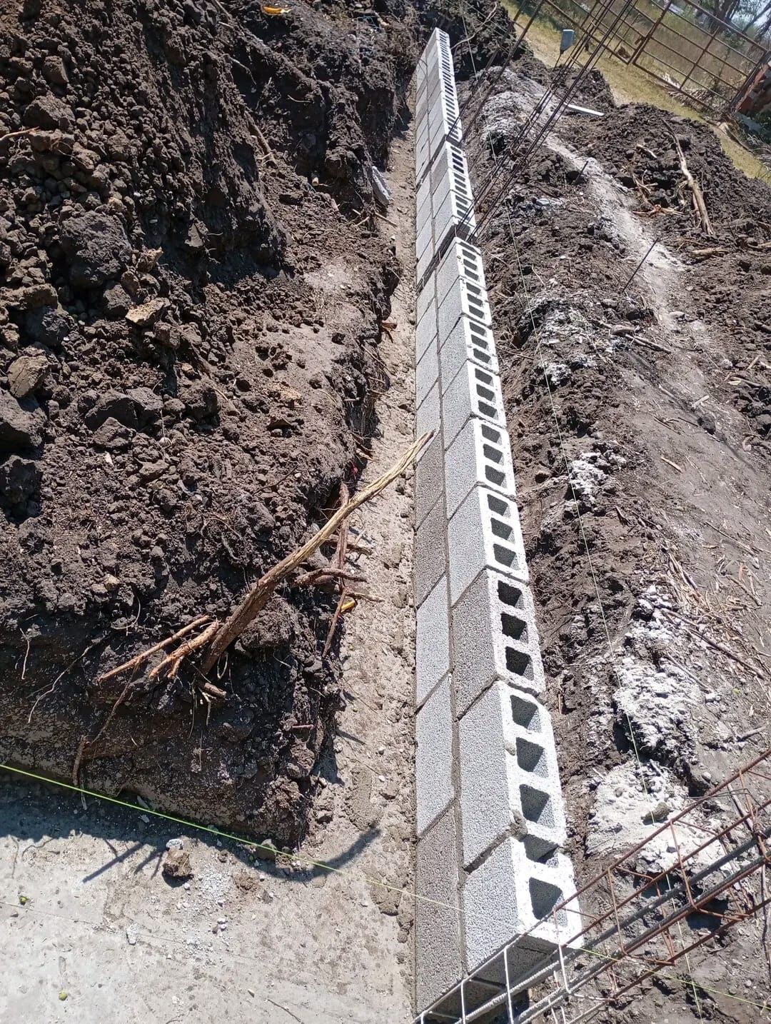 Cimentación con block y varilla
